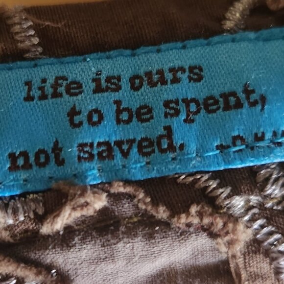 Gorgeous Applique & Embroidered Casual Chic Shirt by Roar - Picture 5 of 5